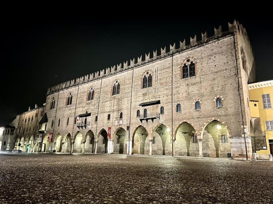 Apartment Under The Basilica Of Sant'Andrea Mantoue Extérieur photo
