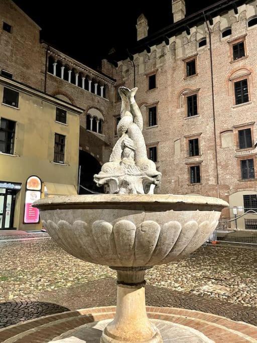 Apartment Under The Basilica Of Sant'Andrea Mantoue Extérieur photo